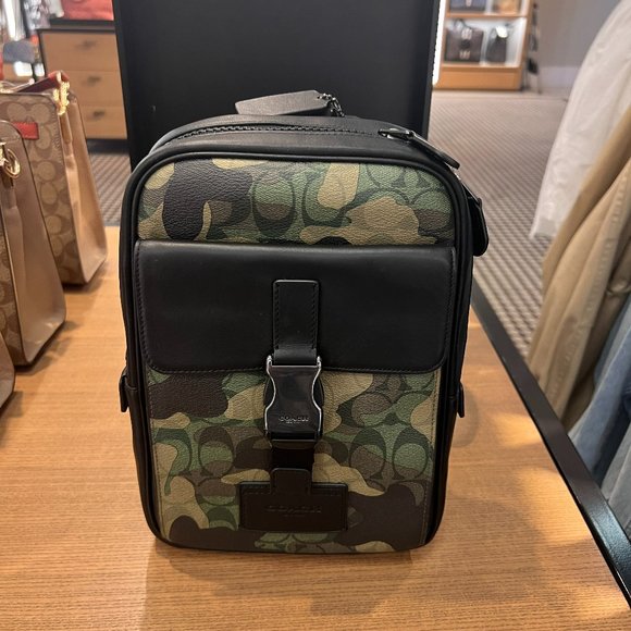 coach Track Pack In Signature Canvas With Camo Print cl944